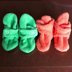 2 pairs of Zutano 3mo baby booties